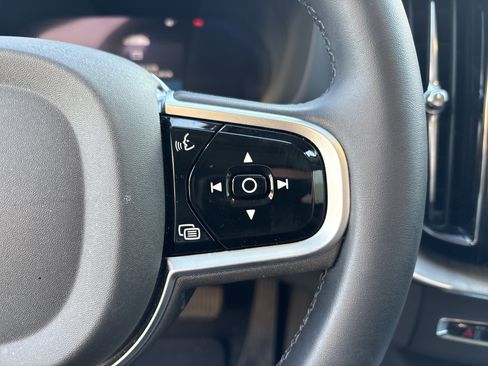 Used 2025 Volvo XC60 B5 Plus image 20