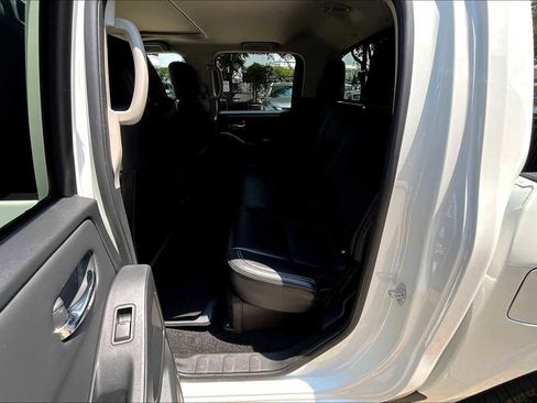 Used 2024 Nissan Frontier SL image 19