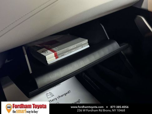Used 2024 Toyota Corolla SE w/ SE Premium Package FWD image 29
