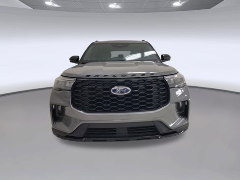 Used 2025 Ford Explorer ST-Line w/ ST-Line Street Pack AWD/4WD image 4