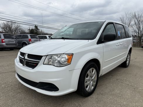 Used 2015 Dodge Grand Caravan SE w/ Quick Order Package 29E SE image 2