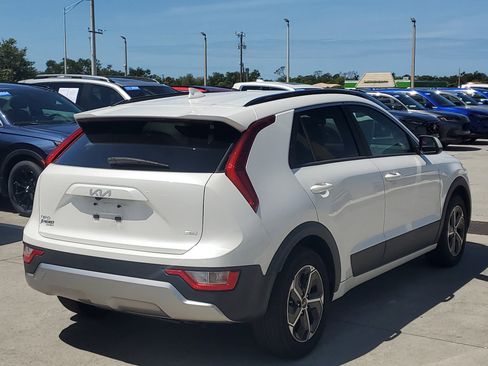 Used 2024 Kia Niro LX FWD image 9