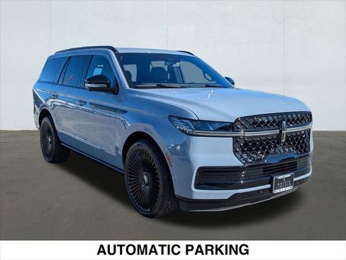 Used 2025 Lincoln Navigator Reserve w/ Jet Appearance Package image 7