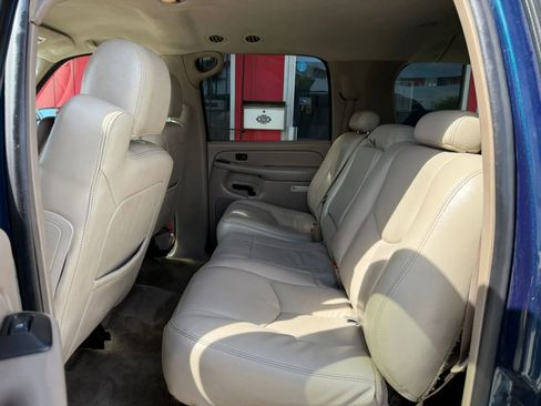 Used 2005 Chevrolet Suburban LT w/ Preferred Equipment Group RWD image 9