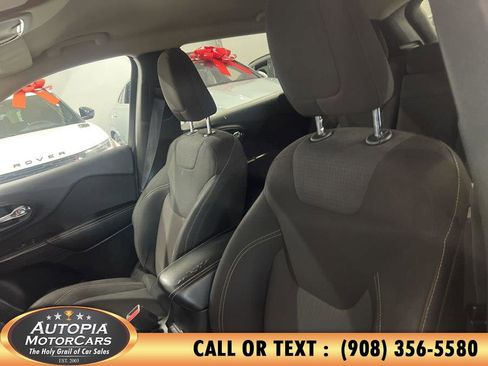 Used 2017 Jeep Cherokee Latitude image 10