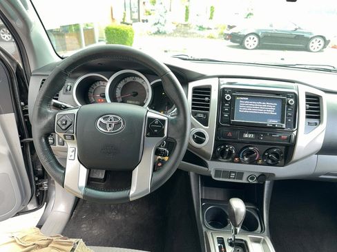 Used 2014 Toyota Tacoma 4x4 Double Cab w/ SR5 Package image 8