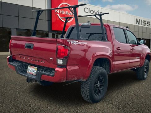 Used 2019 Toyota Tacoma TRD Sport image 3