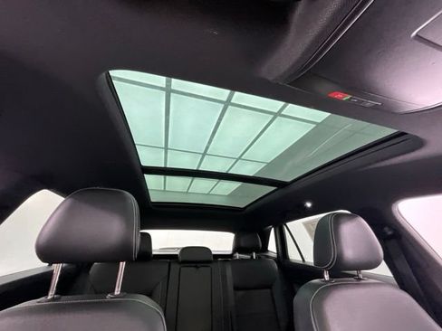 Used 2023 Volkswagen Atlas Cross Sport SE FWD image 7