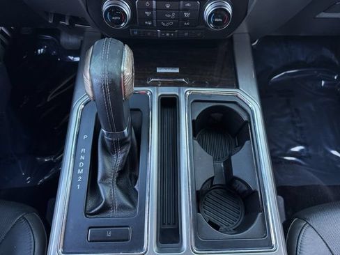 Used 2015 Ford F150 Platinum w/ Equipment Group 701A Luxury AWD/4WD image 30