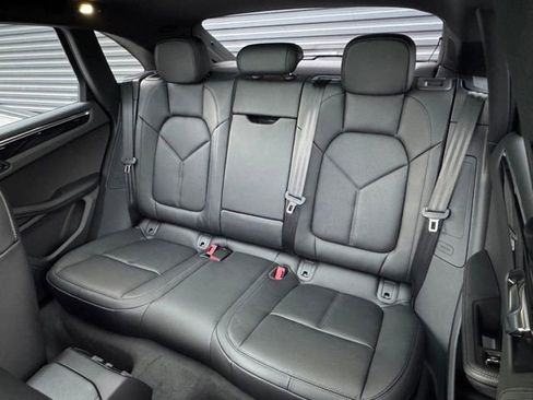 New 2026 Porsche Macan image 32