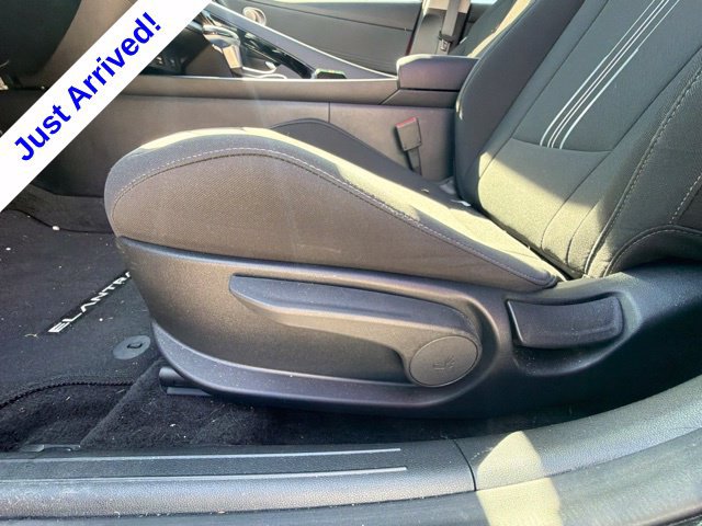 Used 2025 Hyundai Elantra SEL FWD image 38