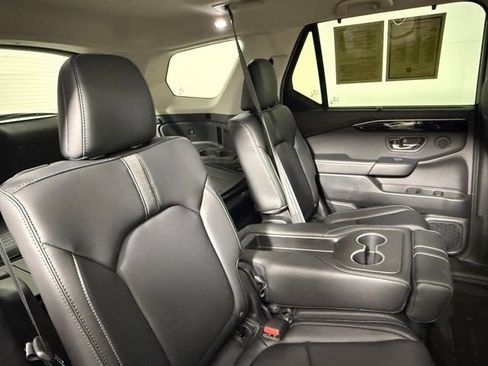 Used 2025 Honda Pilot EX-L image 45
