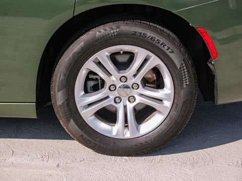 Used 2022 Dodge Charger SXT RWD image 9