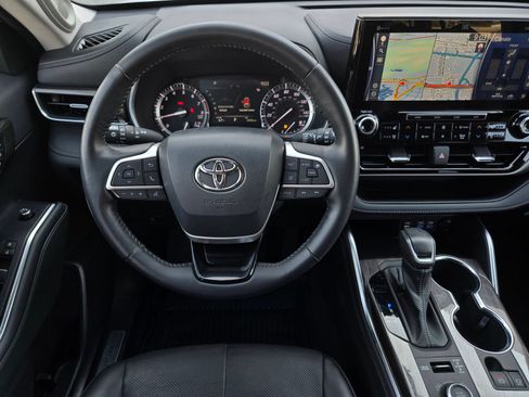Used 2022 Toyota Highlander Limited AWD/4WD image 12