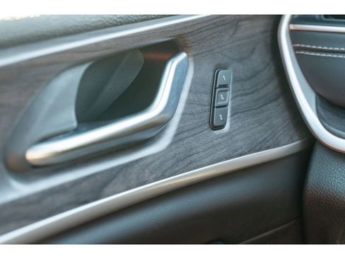 Used 2024 Jeep Grand Cherokee L Limited w/ Luxury Tech Group II image 31