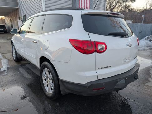Used 2009 Chevrolet Traverse LT image 2