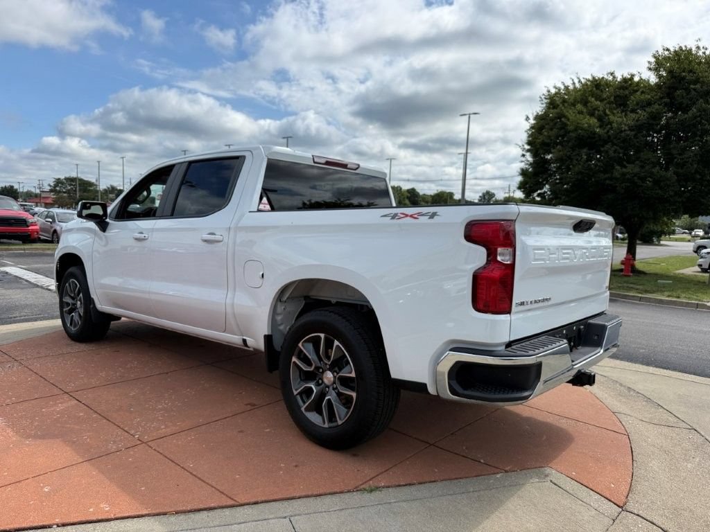 Used 2024 Chevrolet Silverado 1500 LT AWD/4WD image 4