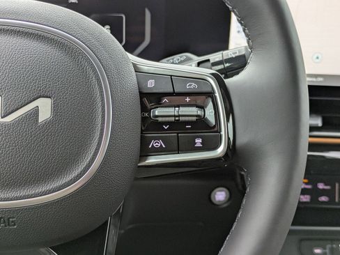 New 2025 Kia Carnival SX Prestige FWD image 17