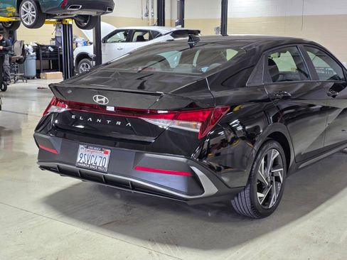 Certified 2025 Hyundai Elantra Sport image 11