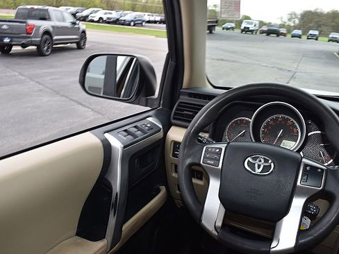 Used 2012 Toyota 4Runner SR5 w/ Convenience Pkg AWD/4WD image 15