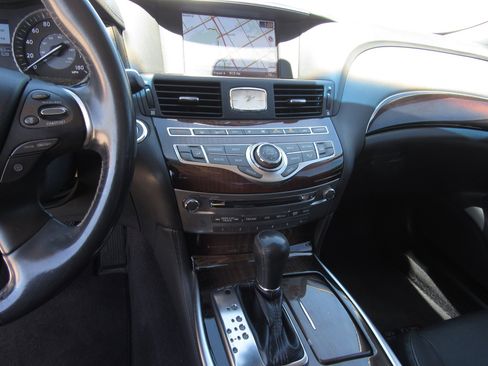 Used 2016 INFINITI Q70 L 3.7 w/ Deluxe Touring Package image 17