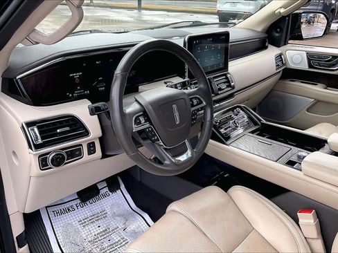 Used 2021 Lincoln Navigator Reserve w/ Luxury Package image 16