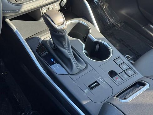 Certified 2024 Toyota Highlander XLE image 18