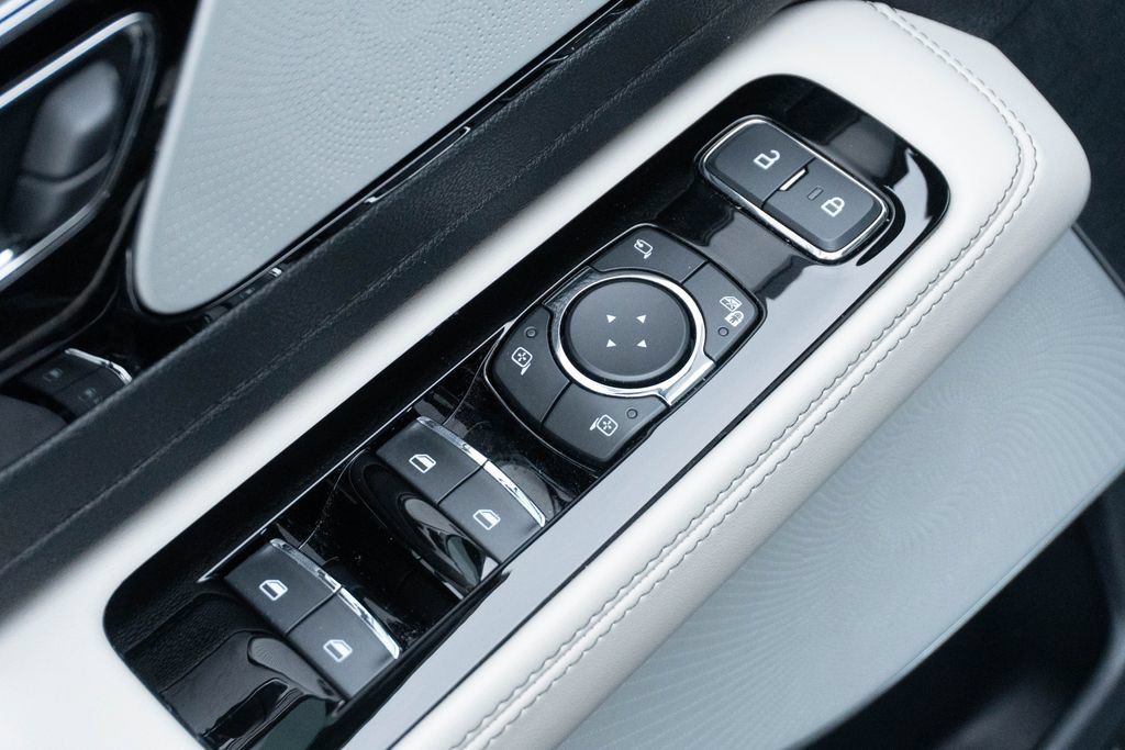 Used 2025 Lincoln Aviator Reserve w/ Equipment Group 201A AWD/4WD image 18