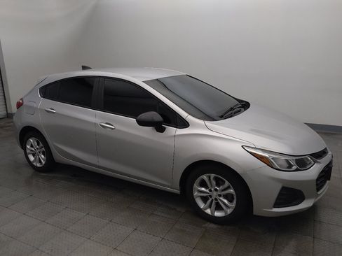 Used 2019 Chevrolet Cruze LS w/ LS Convenience Package FWD image 11