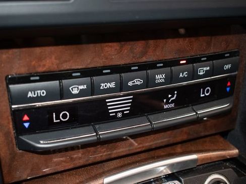 Used 2013 Mercedes-Benz E 550 4MATIC Sedan image 28