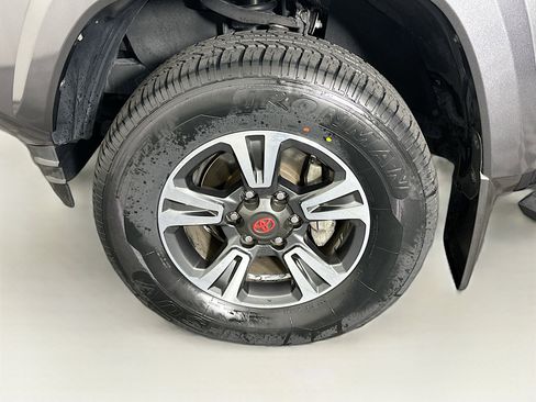 Used 2019 Toyota Tacoma TRD Sport image 11