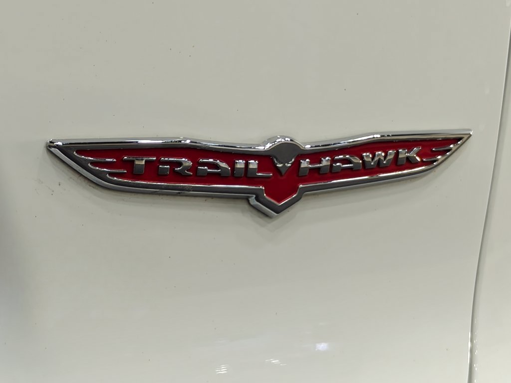 Used 2019 Jeep Cherokee Trailhawk AWD/4WD image 46