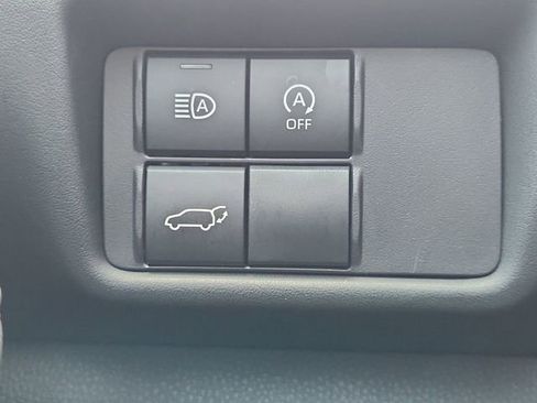 Used 2023 Toyota Highlander LE FWD image 17