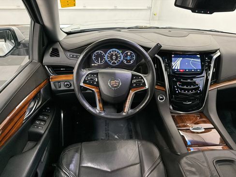 Used 2015 Cadillac Escalade Luxury AWD/4WD image 28