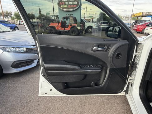 Used 2014 Dodge Charger SE RWD image 7