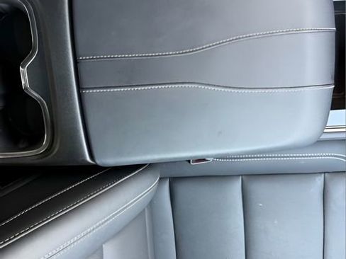 Used 2025 Chevrolet Traverse LT image 43