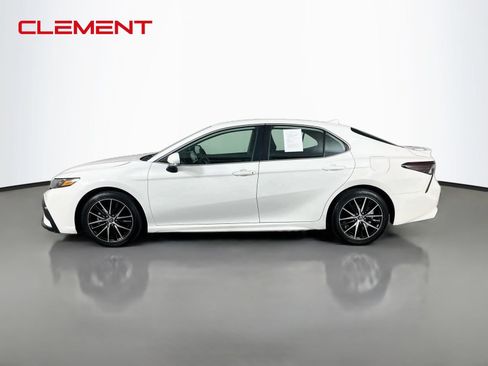 Used 2023 Toyota Camry SE w/ Convenience Package FWD image 4