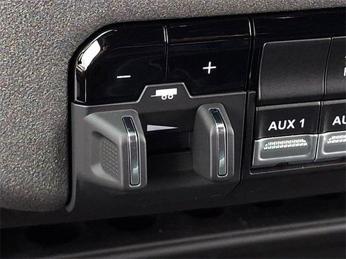 Used 2024 RAM 2500 Tradesman w/ Chrome Appearance Group image 21