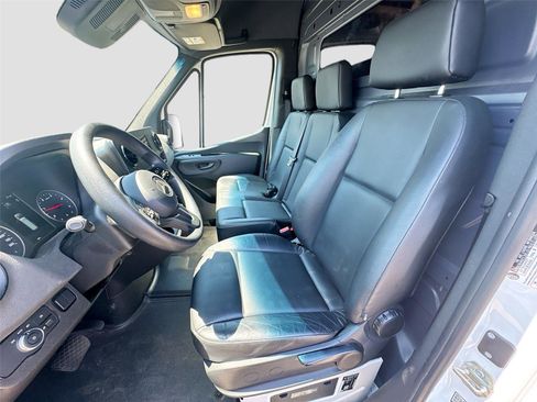 Used 2024 Mercedes-Benz Sprinter 2500 w/ Acoustic Package image 10