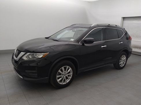 Used 2019 Nissan Rogue SV image 2