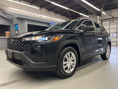 Used 2023 Toyota Corolla Cross L image 3