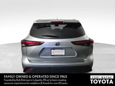 Used 2024 Toyota Highlander XLE AWD/4WD image 8