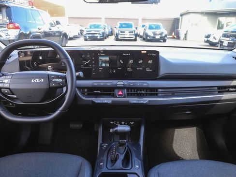 Used 2025 Kia K4 EX image 13