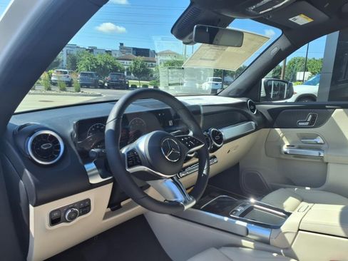 New 2025 Mercedes-Benz GLB 250 4MATIC image 15