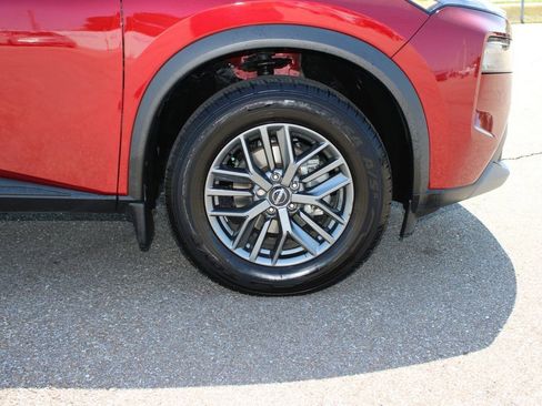 Used 2023 Nissan Rogue S image 5