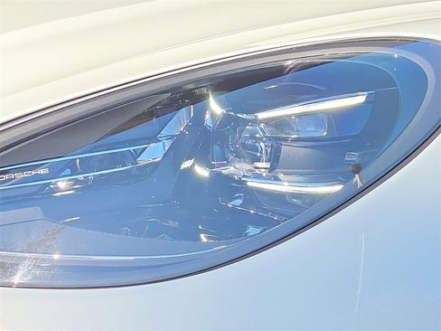 Used 2023 Porsche Macan S image 25