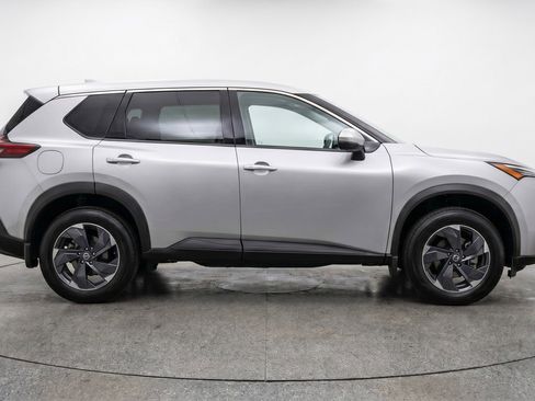 Used 2025 Nissan Rogue SV AWD/4WD image 11