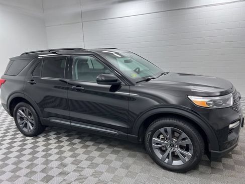 Used 2023 Ford Explorer XLT w/ Equipment Group 202A AWD/4WD image 4
