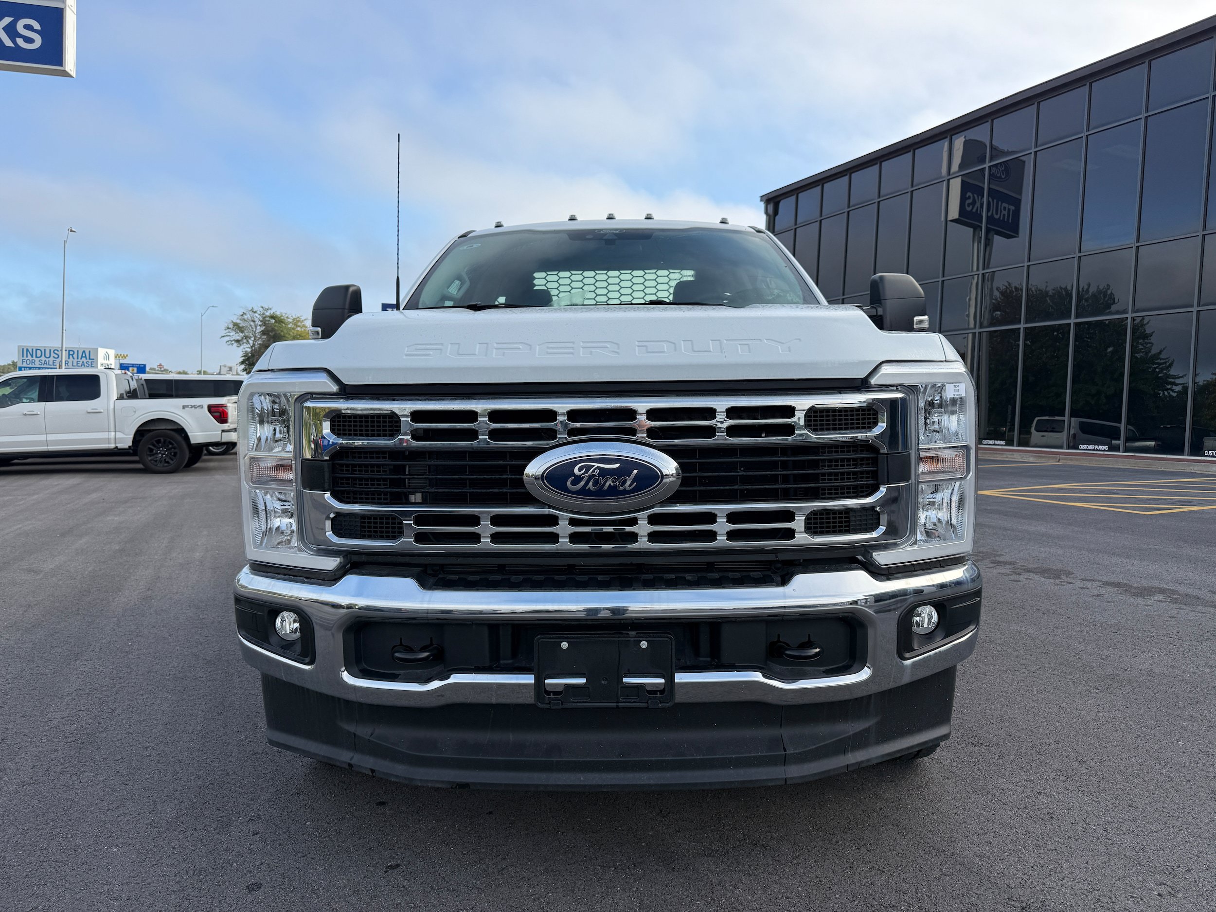 New 2025 Ford F350 4x4 Regular Cab DRW Super Duty image 3