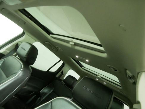 Used 2023 GMC Acadia Denali w/ Denali Ultimate Package image 12